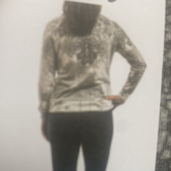 Como Vintage gray & white long sleeve printed faux lace top size XL NWT - Picture 5 of 10